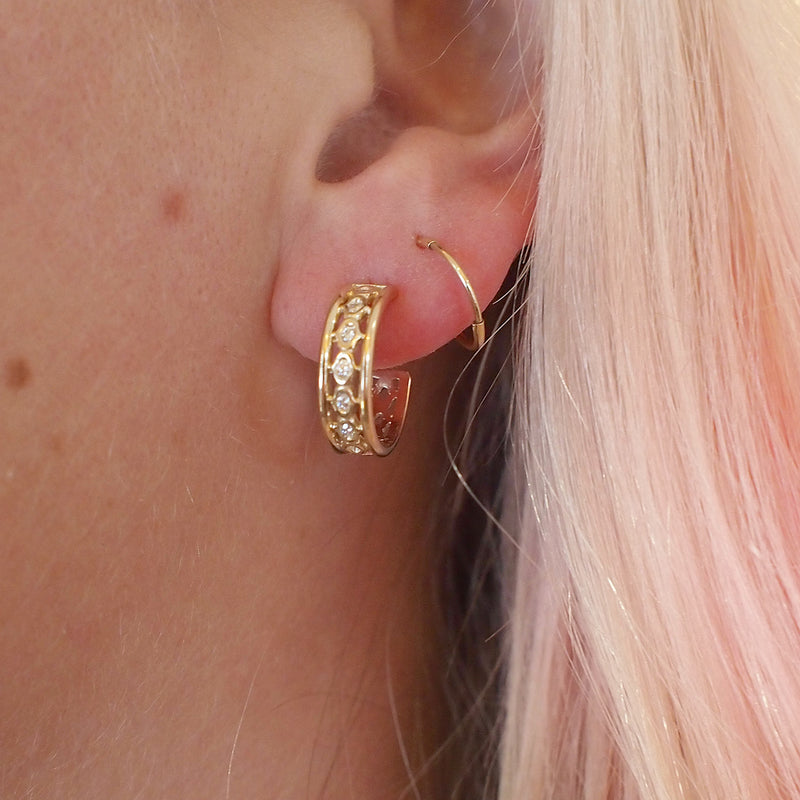Kiss design diamond small hoop earrings