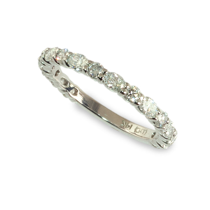 Alternating oval and round diamond shared prong ring